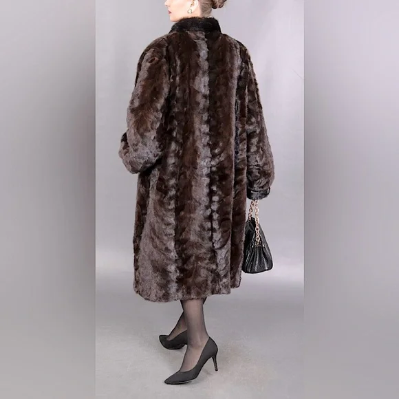 Stunning Genuine Mink Fur Coat!